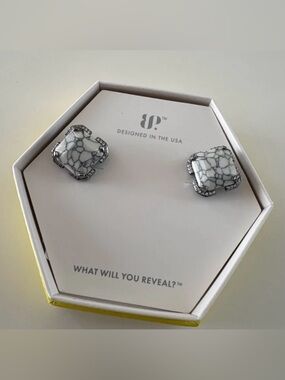 Bomb Party Executive Sparkle Earrings ER87706 Howlite Magnesite Hematite